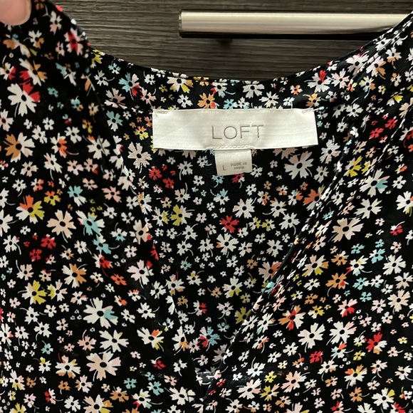 Flower patterned high/low sleeveless blouse from Loft. Size L. - Picture 5 of 5